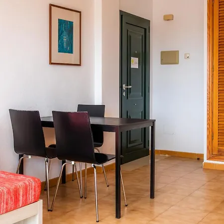 Hébergement de vacances Apto Con Terraza 102 *