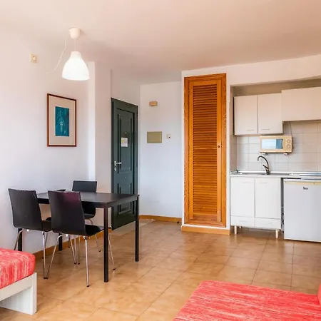 Hébergement de vacances Apto Con Terraza 102 *
